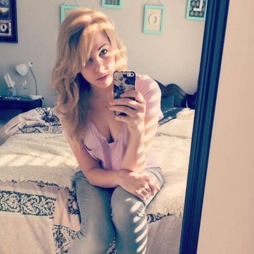 Beautiful girl iPhone selfie exclusive Wallpaper blonde woman sitting edge bed selfie 728x728