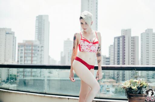 Beautiful Suicide Girl Sofy I'm not 11 HD lossless High resolution retina image
