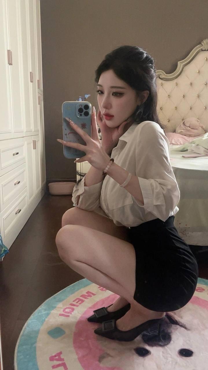 外貌甜美乖巧的學生 一旦到了床上很主動 可以用身體幫你洗澡 舔遍你全身 讓你DD受不了 在坐上去慢慢每次 在幫你口交 很敢玩 有女友FU 不會矜持