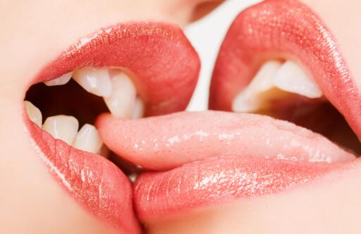 Lips close up tongue kiss Beauty tips Wallpaper