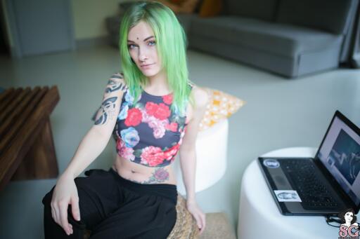 Beautiful Suicide Girl Sashabrink emerald green 1 004 HD lossless iPhone wallpaper