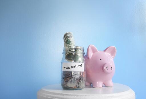 Piggy ban with Tax Refund label on a coin jar- bankruptcy lawyer phoenix