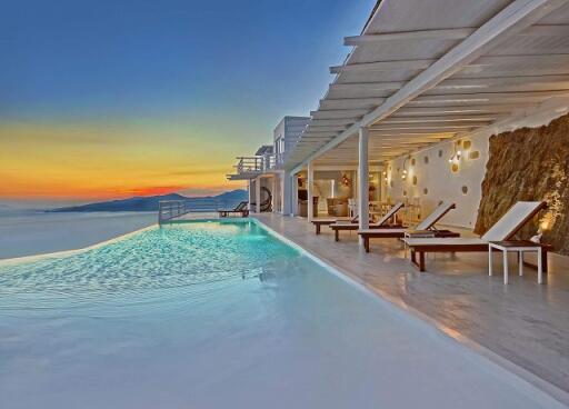 What are the Rules for Staying in Luxury Villas