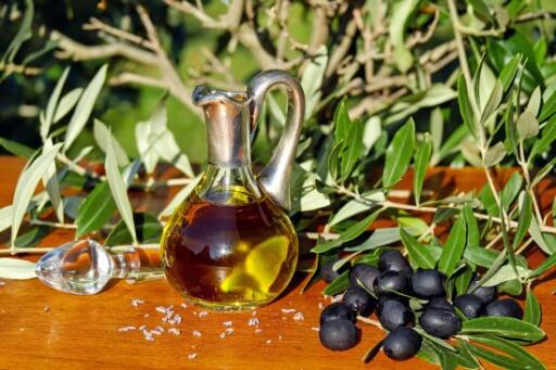 black olives blur bottle 162667 549x366