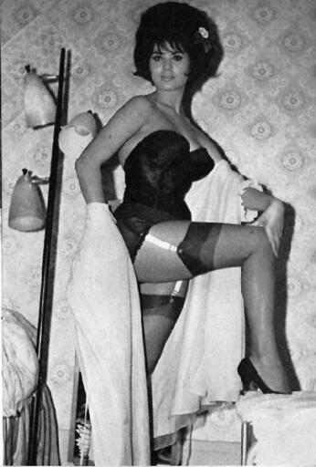 Vintage Sexy Women in Corsets and Stockings superunitedkingdom (41)