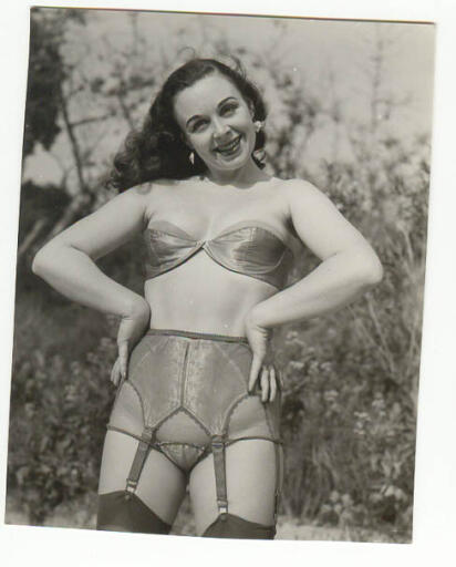 Vintage Sexy Women in Corsets and Stockings superunitedkingdom (168)