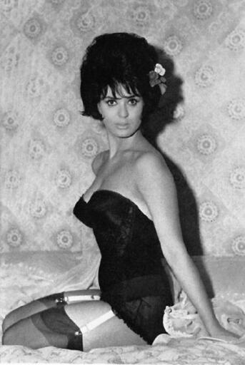 Vintage Sexy Women in Corsets and Stockings superunitedkingdom (67)