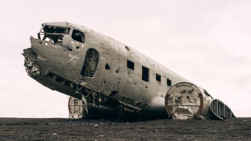 Wrecked Airplane uhd