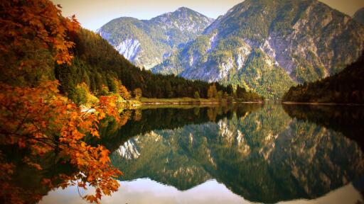 Lake and Mountains in Autumn Ultra HD