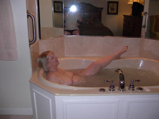 Nancy soaking in the tub and showing her leg at the Maine resort.
