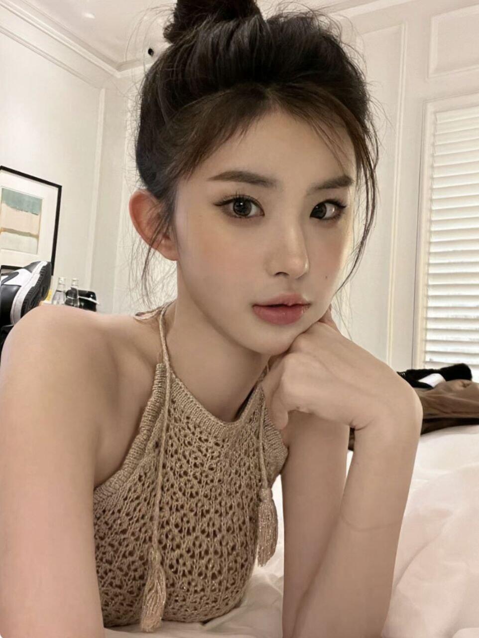 任何角度都能展現極品身材
#水嫩緊緻雪白的肌膚 真的超讚
身體敏感 #穴穴水多 可舔 可摳哦
叫聲也很銷魂 女友fu十足！！！
