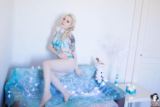 Beautiful Suicide GIrl Shamandalie Let It Go (6) Frost 2K lossless iPhone Retina HQ image