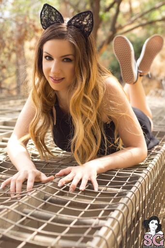 Beautiful Suicide Girl Stellacox Caged No More 02 High definition iPhone retina image