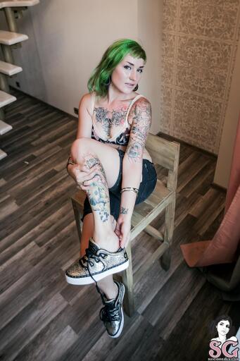 Beautiful Suicide Girl Zumie Take Your Seat 12 HD Lossless 2400px Retina iPhone Wallpaper