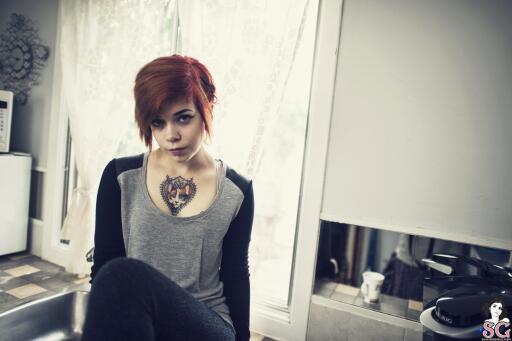 Beautiful Suicide Girl Cheshi Stay (1) 2K lossless iPhone retina image wallpaper