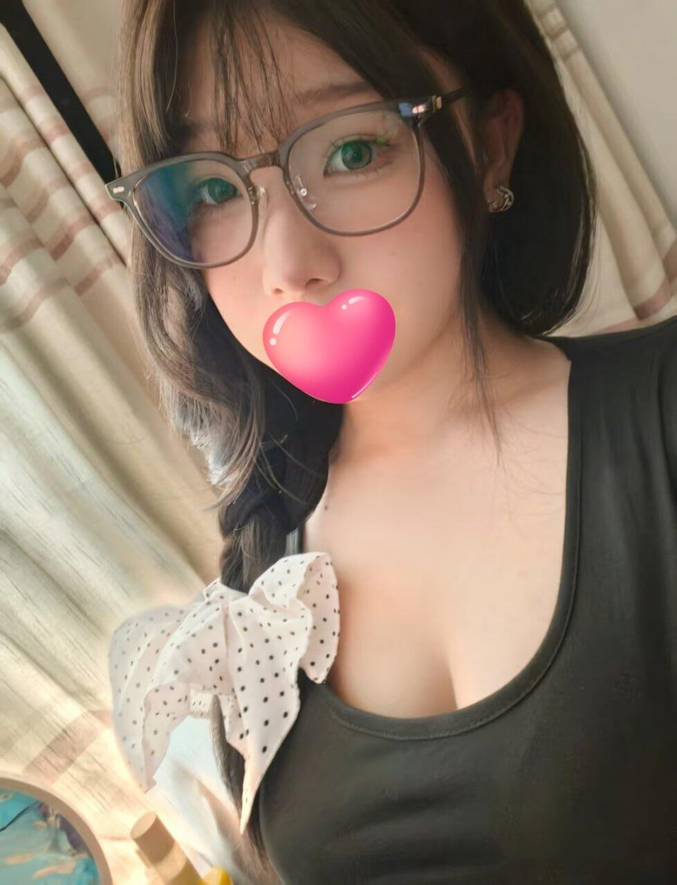 有翹臀慾女姐姐上線 美腿水蛇腰 火辣尺度大 會玩各種性愛姿勢喲 情慾放縱首選哦