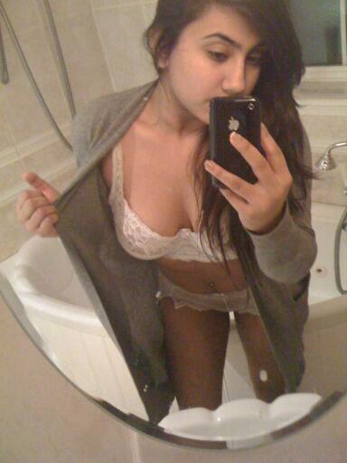 Amazing iPhone selfie desi girl stripping nudeComputer Desktop Wallpaper