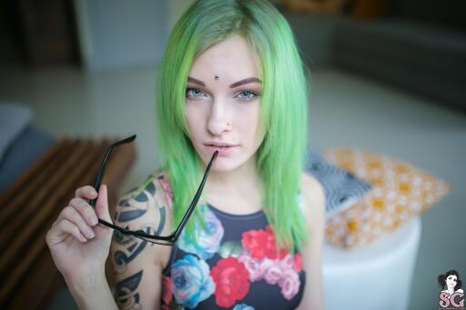 Beautiful Suicide Girl Sashabrink emerald green 1 005 HD lossless iPhone wallpaper