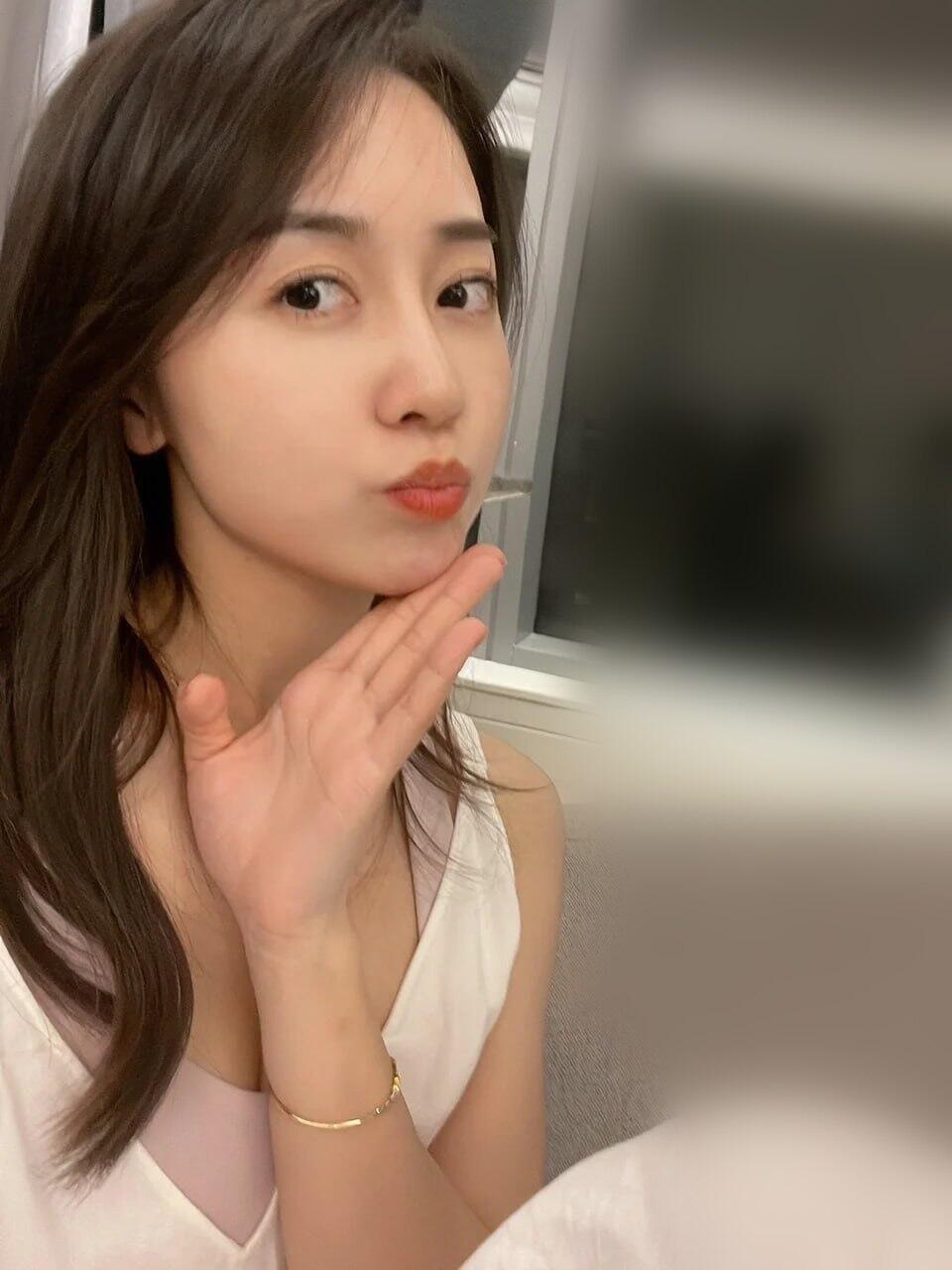 清秀少女 漂亮的外貿 純真乖巧  
乾淨皮膚嫩 小嬌羞會撒嬌（ 嫩鮑魚）