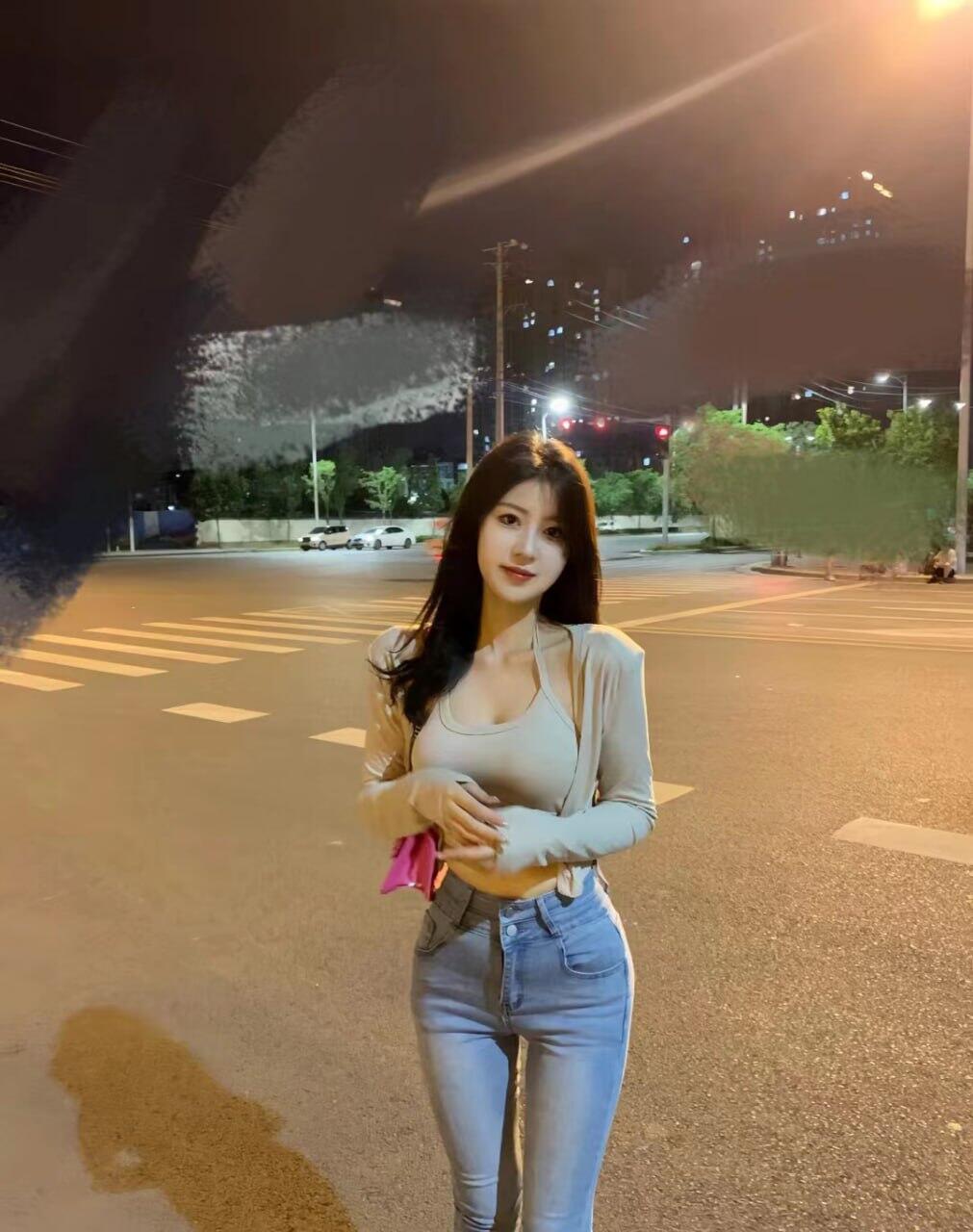 網紅妹妹兼 #有臉蛋有身材床上體力 功夫好 #超氣質很漂亮