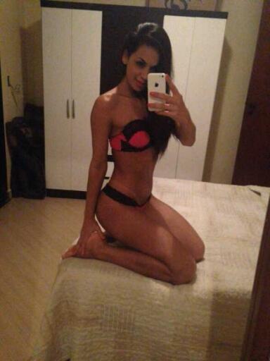 Beautiful iPhone Selfie Girl ojdoihas (20) Curvy body and mesmerizing face HQ image