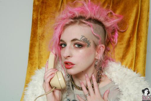 Beautiful Suicide Girl Adria Hung Up On You (3) 2K HD lossless iPhone Retina Wallpaper