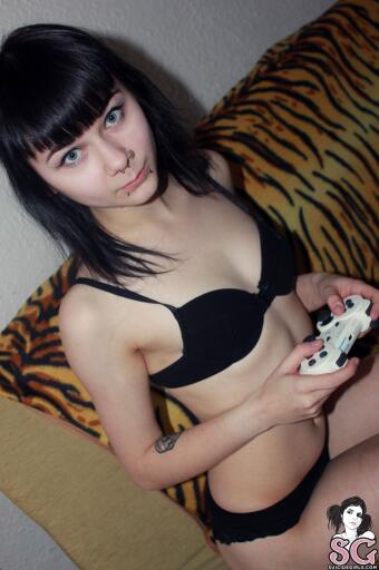 Beautiful Suicide Girl Ariko Lazy Afternoon (12) High definition 2K lossless image