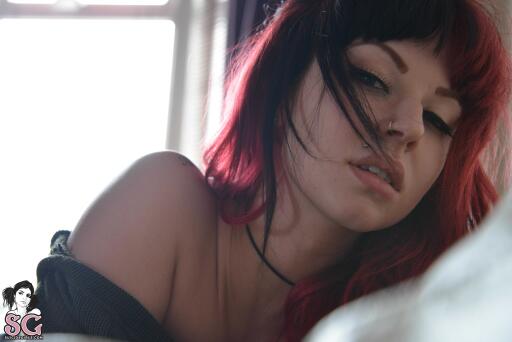 Suicide Girl Rouge Leather And Light Wallpaper face closeup