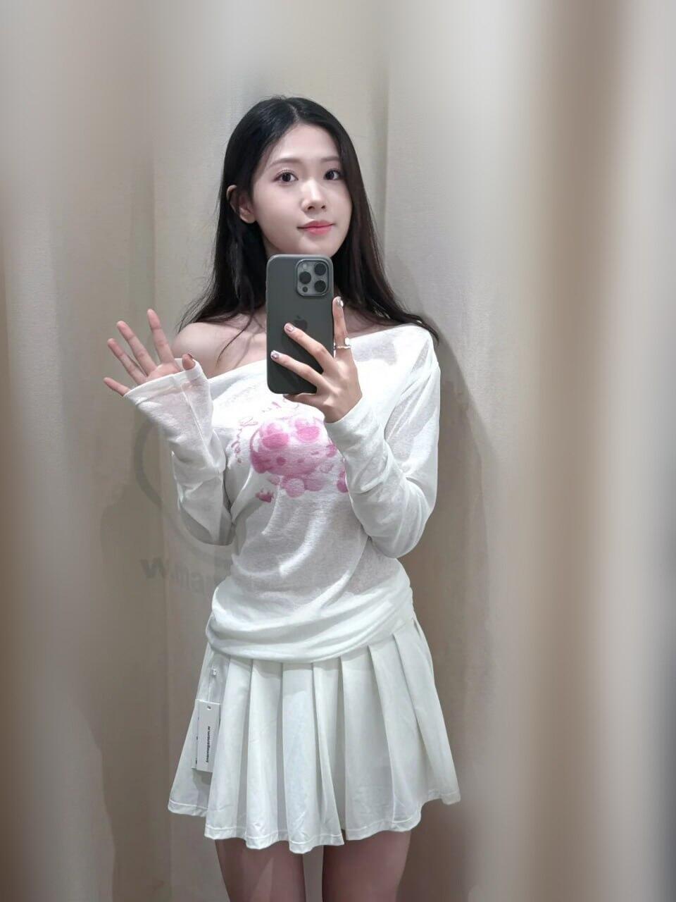 身形高挑 曲線十分性 整體超級有女友FU 喜歡穿性感情趣衣服