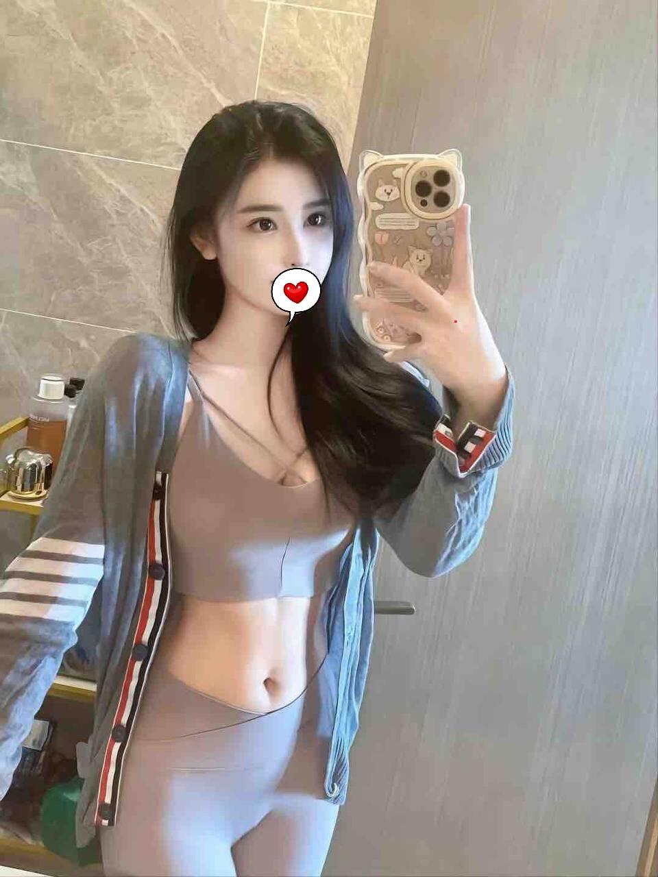 幼齒 小隻馬 奶頭粉粉嫩嫩超好吸 
胸型很好看 不大不小剛剛好 
