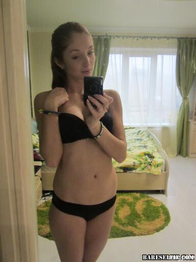 Beautiful nude girl bare selfies 2 online iPhone selfie