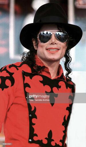 SYDNEY, AUSTRALIA - NOVEMBER 17: American singer songwriter Michael Jackson during his 'HIStory' wor