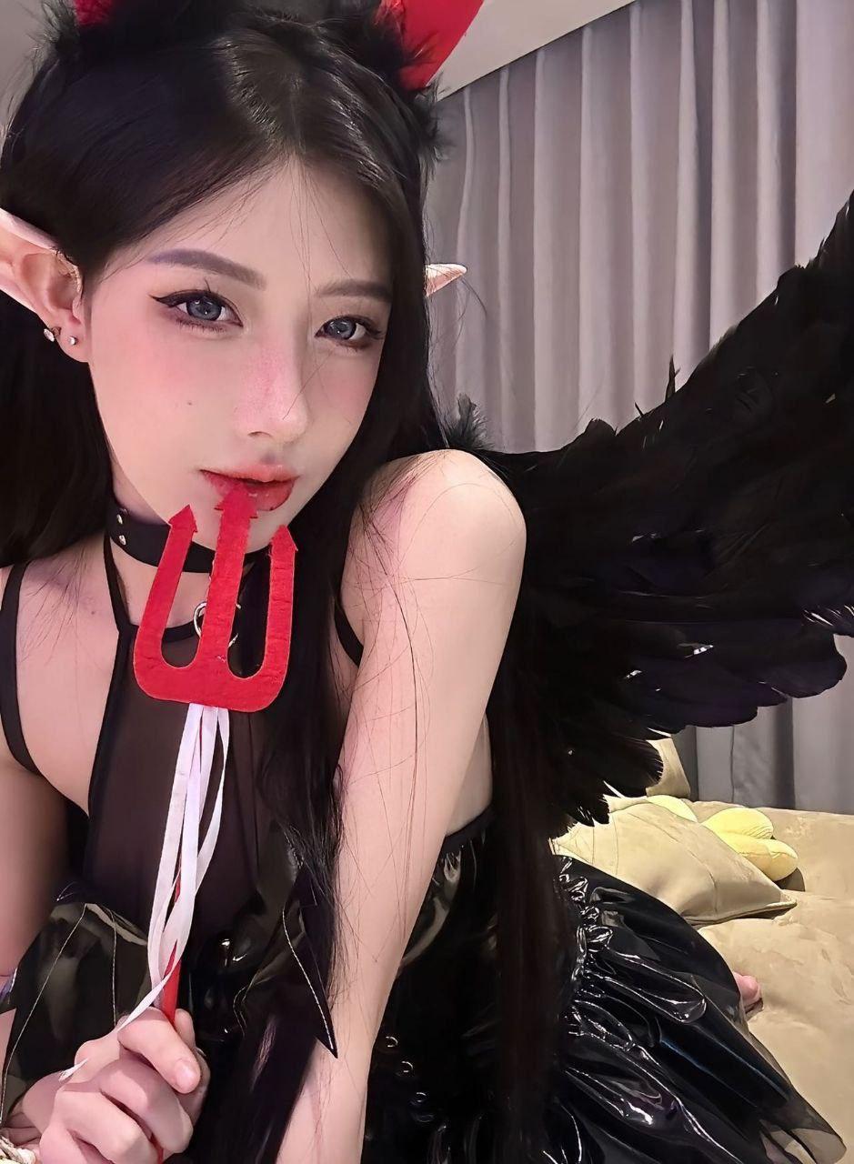 白皙顏值佳麗側拍