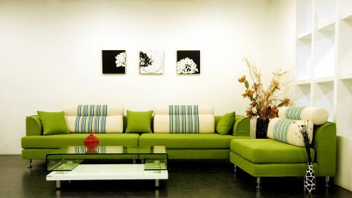 Interior design style sofa green pillows vases table painting house lounge 75541 3840x2160 Ultra HD 