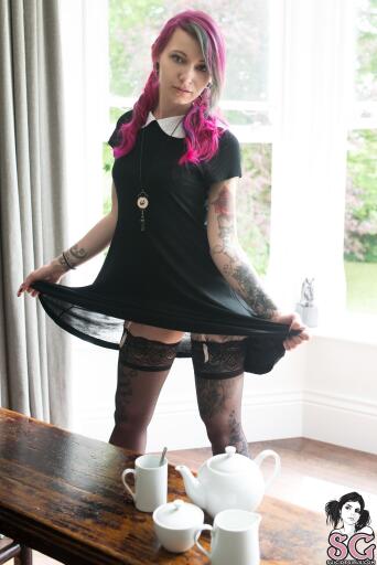 Beautiful Suicide Girl Lockhart Witchy Woman (4) HD lossless 2K iPhone Retina image wallpaper