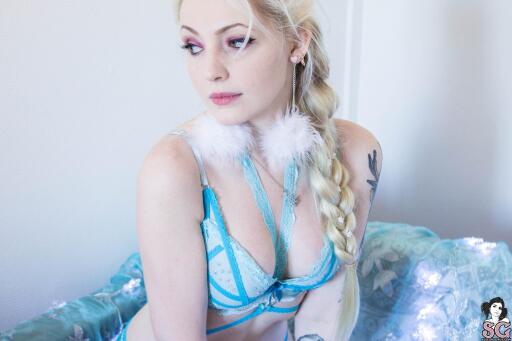 Beautiful Suicide GIrl Shamandalie Let It Go (5) Frost 2K lossless iPhone Retina HQ image