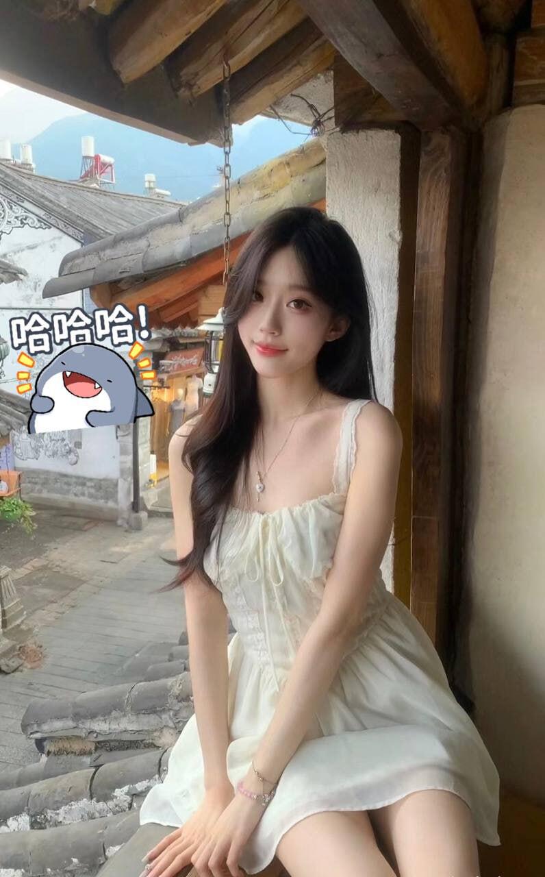 銀行OL短裙制服配黑色絲襪，絕對讓你沉迷在她雙腿之下，足交，乳交，素股，清槍，殘廢澡樣樣俱到，體驗超強的服務技巧！