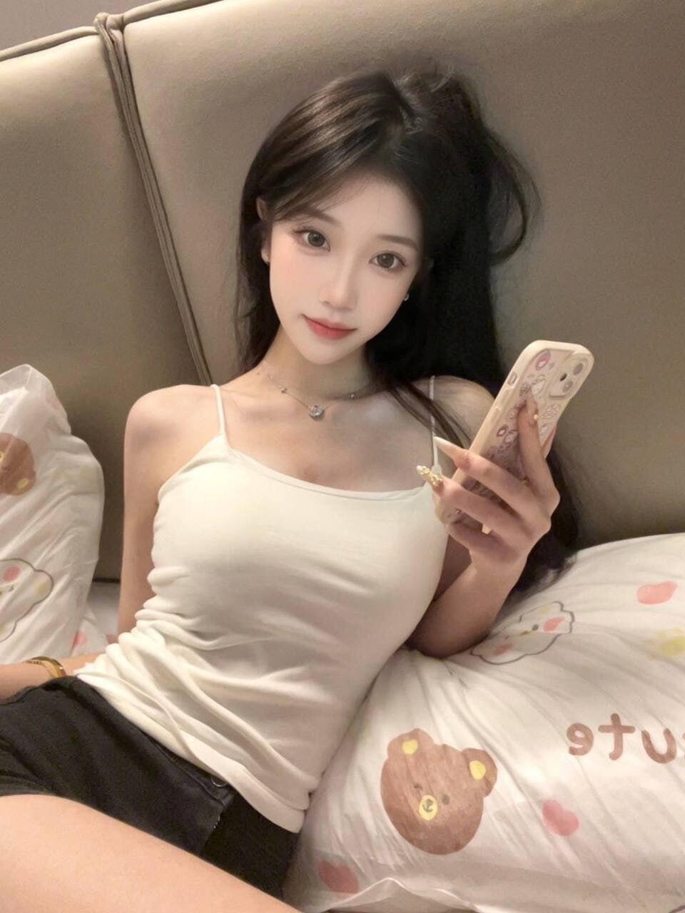 又騷又淫蕩  發浪的樣子絕對讓你把持不住
激情淫蕩的樣子讓你直接變成AV主角、各種姿勢隨便玩‼️ 翹著屁股等你後入的色色模樣、絕對讓你硬爆