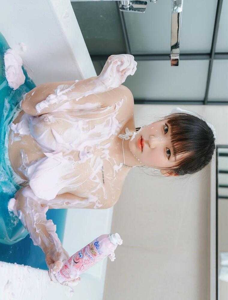 泡泡浴玩弄到水下高潮了