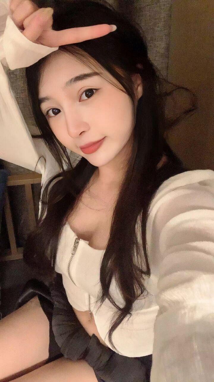 今日特別精心打扮來見你哦 換了一種風格 讓我幫她po 看有沒有喜歡這種風格的男生 找個相互看的順眼的男生好好享受一下