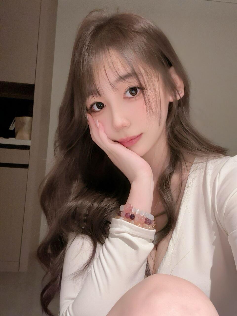 氣質優雅中帶點誘惑溫柔貼心 多節可解鎖她的特殊服務 讓你流連忘返