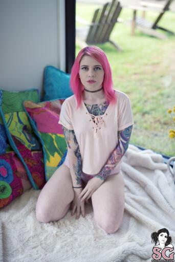 Beautiful Suicide Girl Elixia Sweet Disposition (1) High resolution lossless retina image