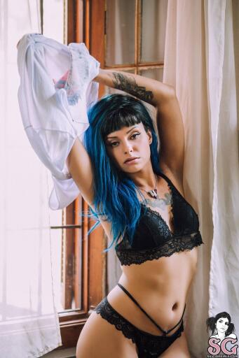Beautiful Suicide Girl Flaviah Moonage Daydream (14) High resolution lossless iPhone retina image