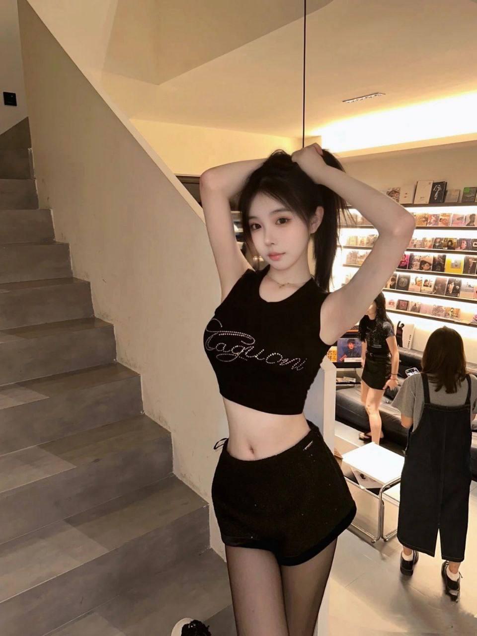 台南白皙巨乳正妹