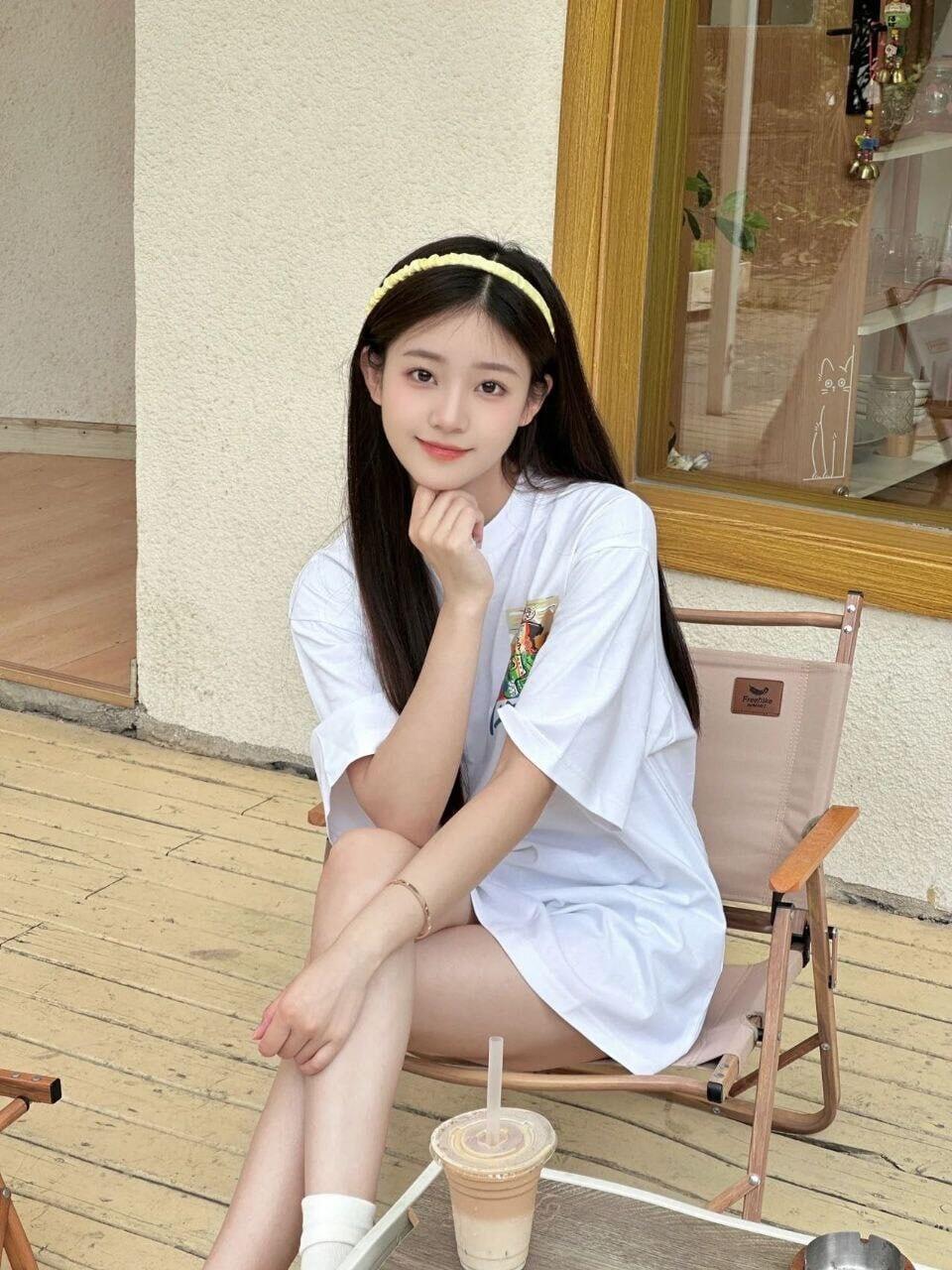 清純甜美 素顏小可愛 新妹出場 脾氣好姿勢隨意 外表玉女 皮膚白 羞澀的她像是初戀女友 