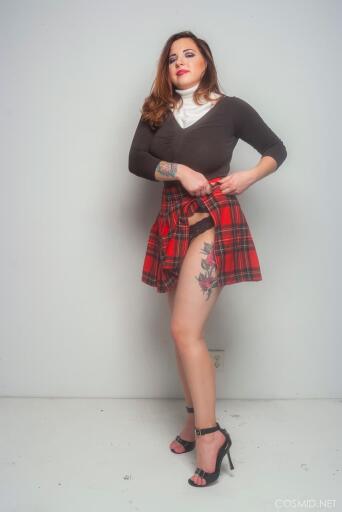 Chubby Paige Rad with Huge Naturals Wearing Plaid Skirt 4