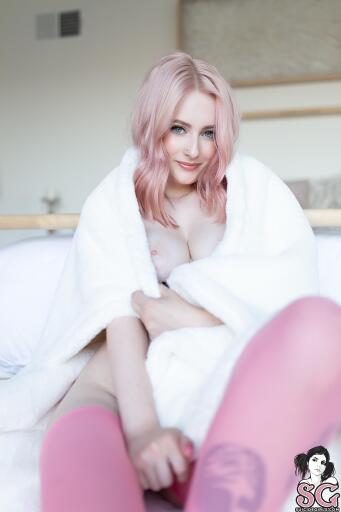 Amateur Pale Babe Jessicalou with Pink Hair from Suicide Girls 12