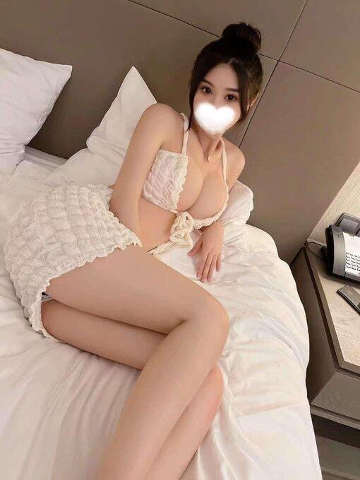 氣質優雅 膚白艷麗 騷M渴望得到滿足 願做你屌下的羔羊 溫柔可人 服務貼心 配合度高 乳頭是粉色的 穴穴也是粉色的 敏感多汁 全身欣力挺你 讓你感受一個強壯男人 如何被一個女人舔到高潮 挑逗到欲火焚身 幹到癱軟 你也是個敢玩的英雄