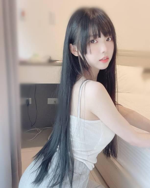 學生妹 第一次下海兼職 身上還帶著一種懵懂的感覺 性格健談好聊天 很可愛的一個女生