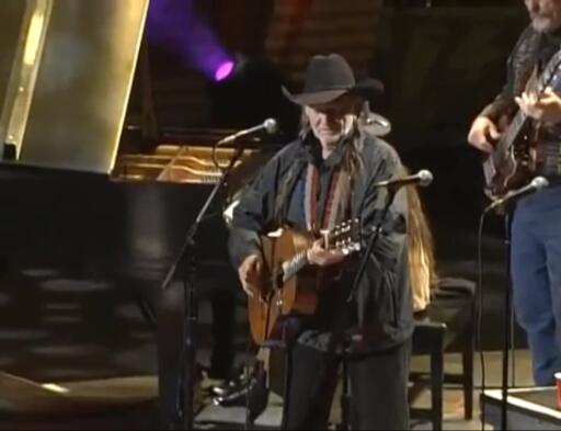 Willie Nelson Angel Flying To Close To The Ground Live 2008{DPLII384kbs}.mp4 20170212 195531.296